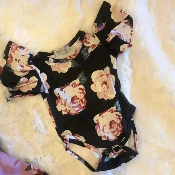 Bundle of 4, three onesies and one cute, Rare Edition top - Picture 3 of 10